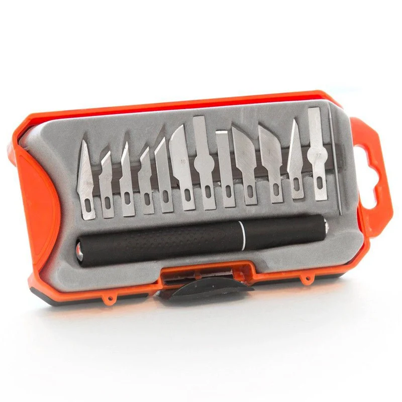Set Taglierino Tagliabalza Coltello + Lame con Custodia in Plastica
